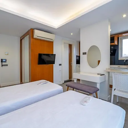 Hey Lara Aparthotel 3*