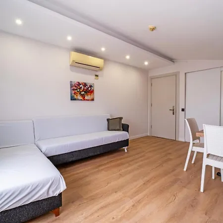 Aparthotel Hey Lara 3*
