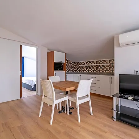 Aparthotel Hey Lara 3*