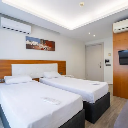 Hey Lara Aparthotel 3*