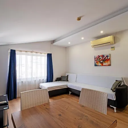 Hey Lara Aparthotel